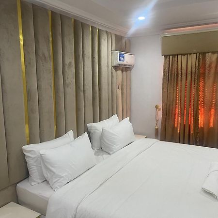 White Gold Hotel Ikeja Buitenkant foto