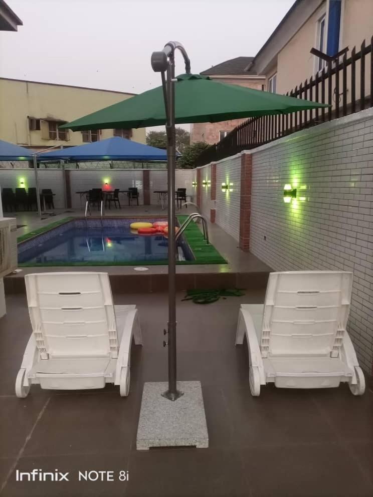 White Gold Hotel Ikeja Buitenkant foto