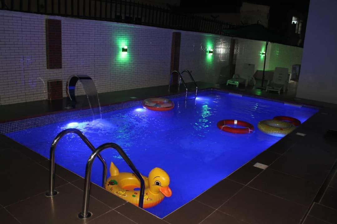 White Gold Hotel Ikeja Buitenkant foto