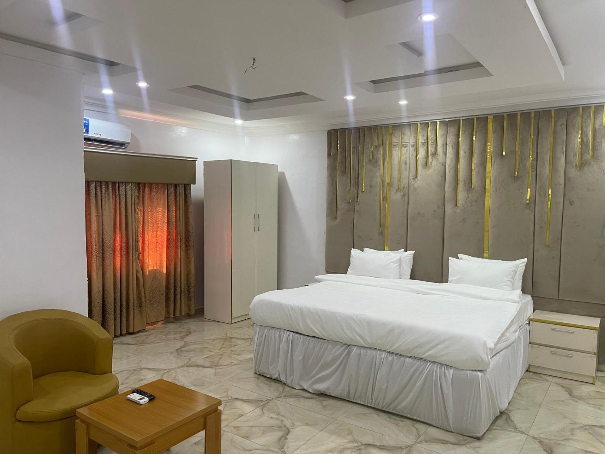 White Gold Hotel Ikeja Buitenkant foto
