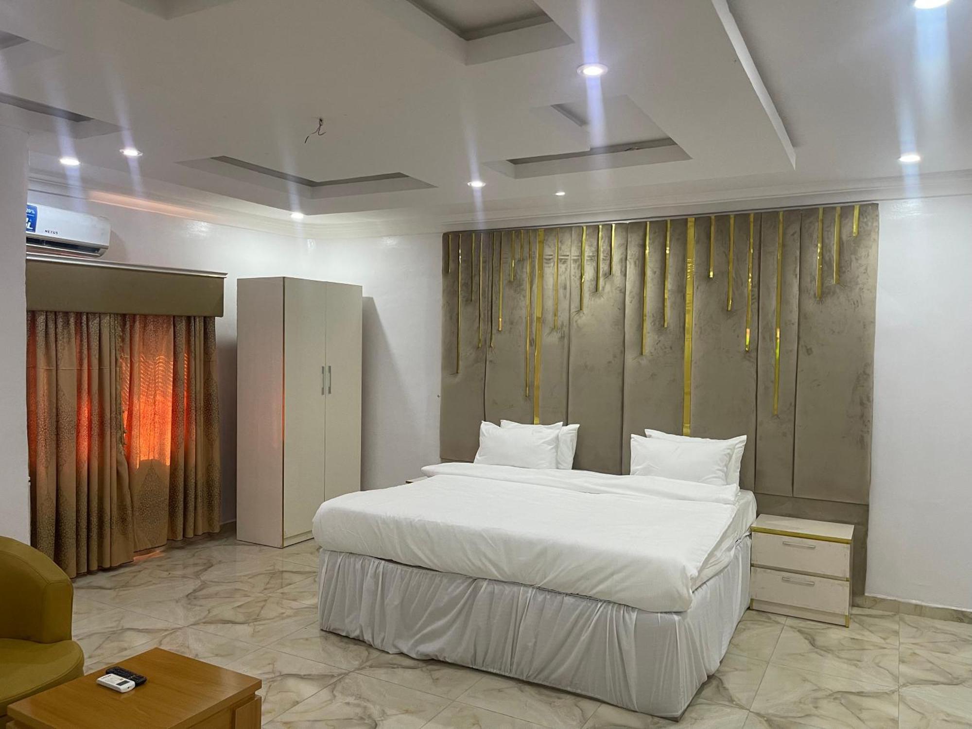 White Gold Hotel Ikeja Buitenkant foto