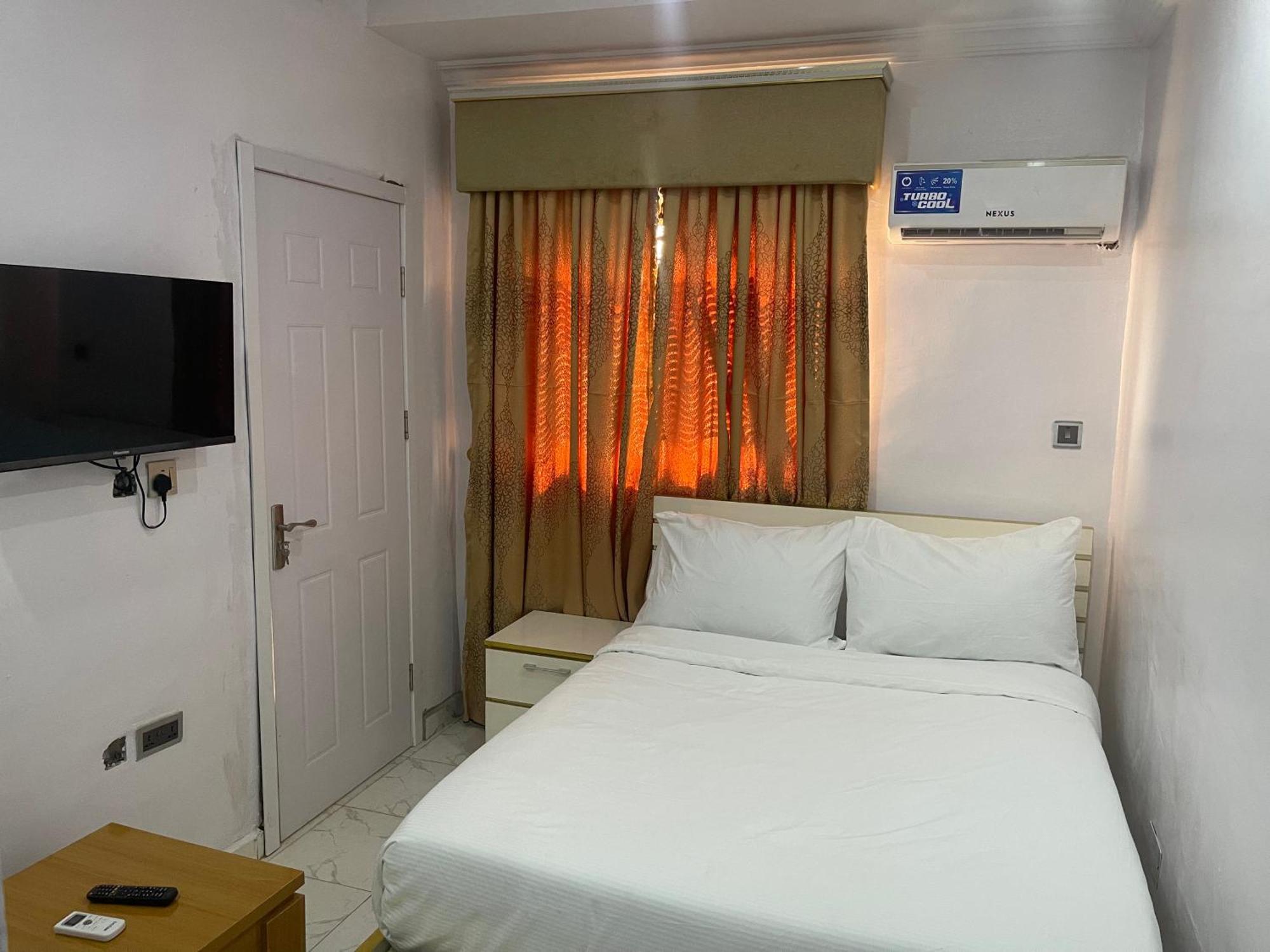 White Gold Hotel Ikeja Buitenkant foto